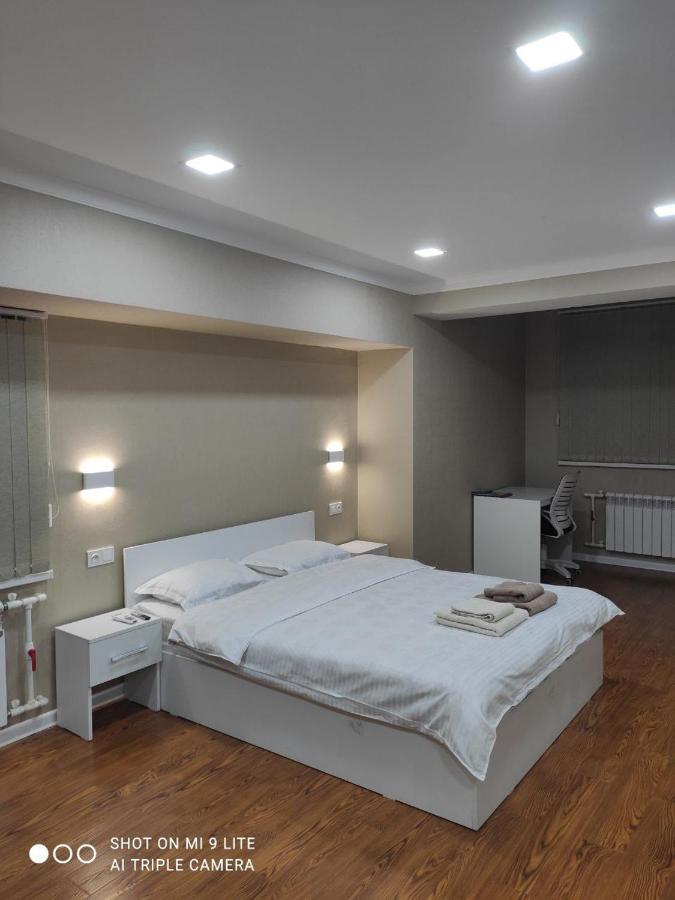 1-Bedroom Apartment In The Very City Center Taskent Exterior foto